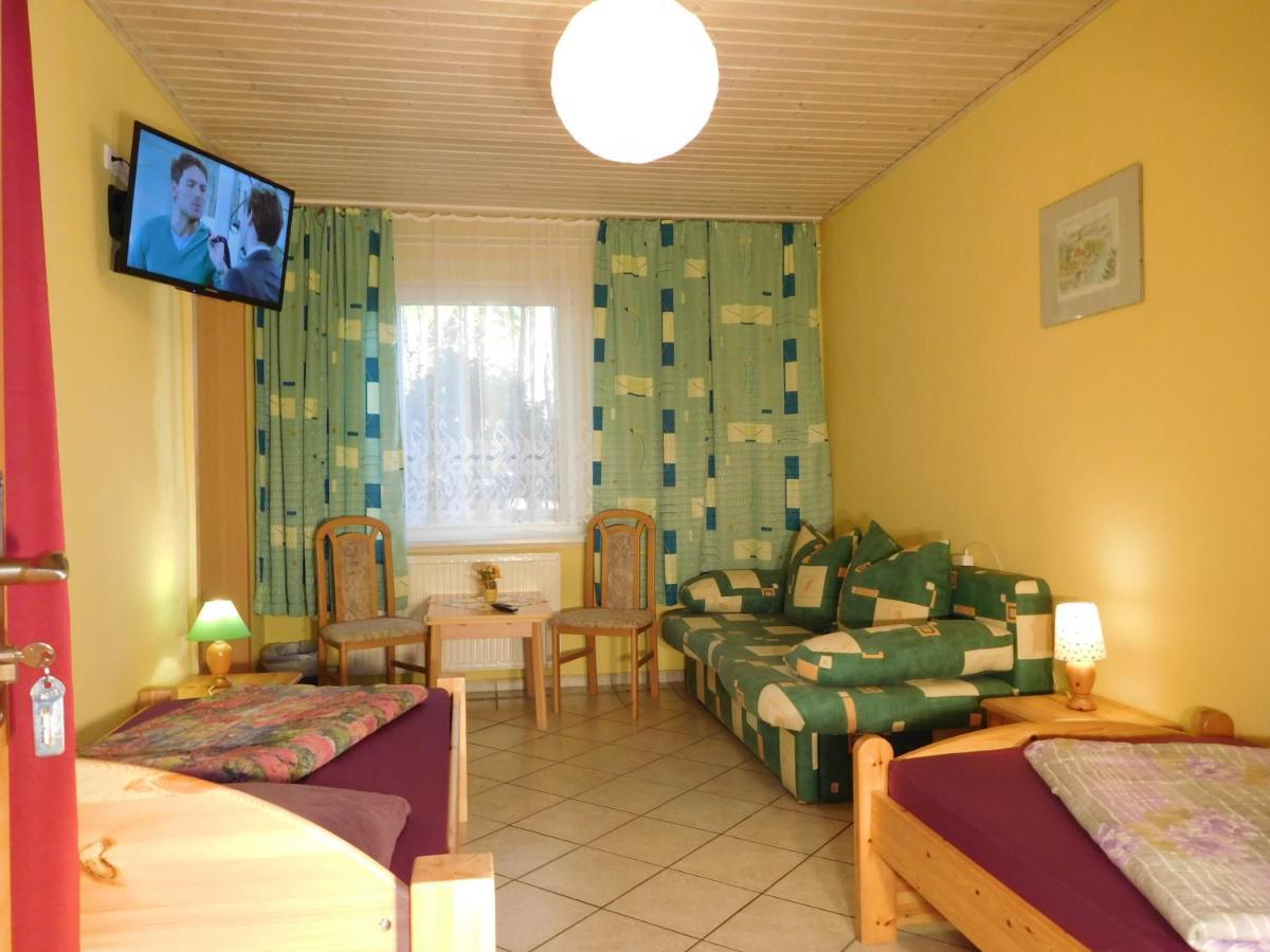 Hostel Waldhaus Am Ferienpark Mirow -Zimmer Du Wc Екстериор снимка
