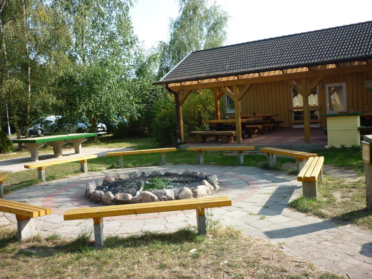 Hostel Waldhaus Am Ferienpark Mirow -Zimmer Du Wc Екстериор снимка