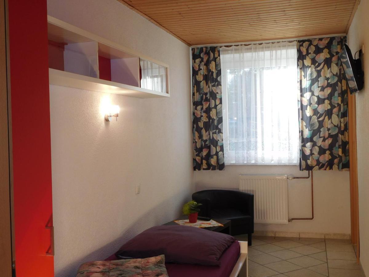 Hostel Waldhaus Am Ferienpark Mirow -Zimmer Du Wc Екстериор снимка