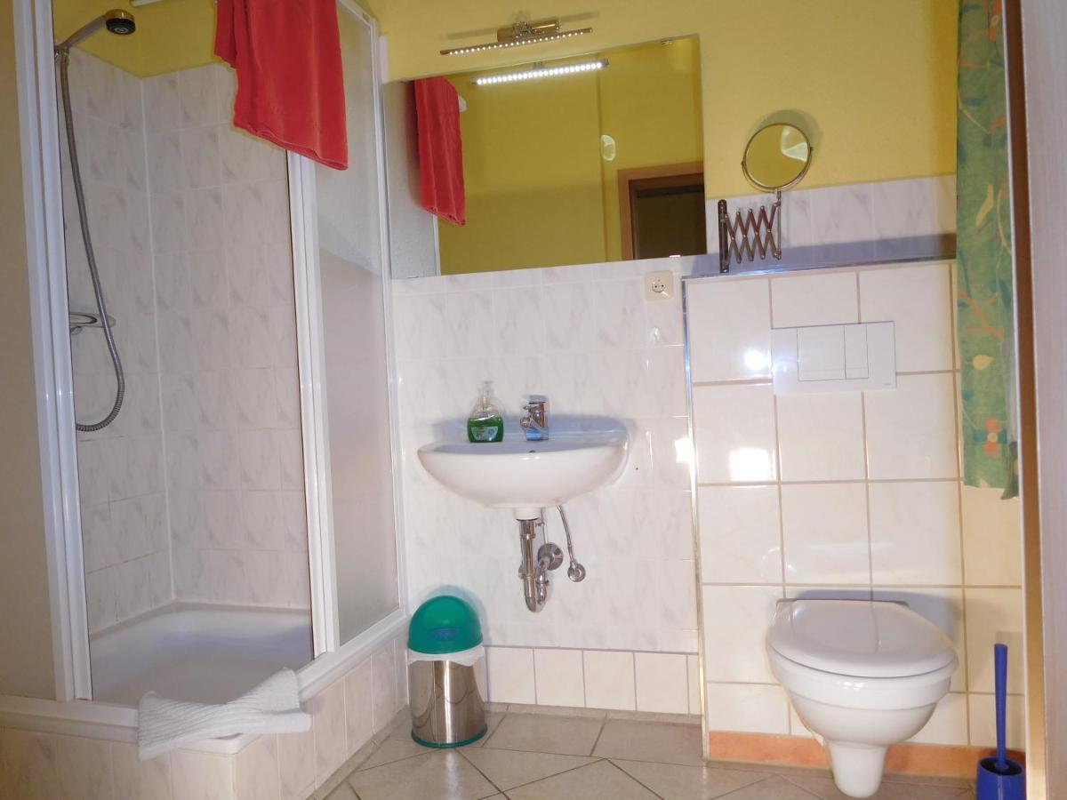 Hostel Waldhaus Am Ferienpark Mirow -Zimmer Du Wc Екстериор снимка
